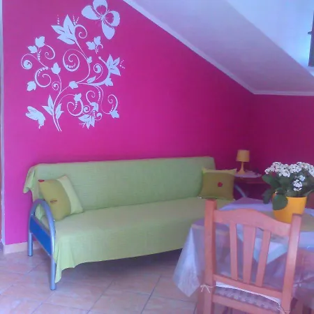 Josip アパート ストン